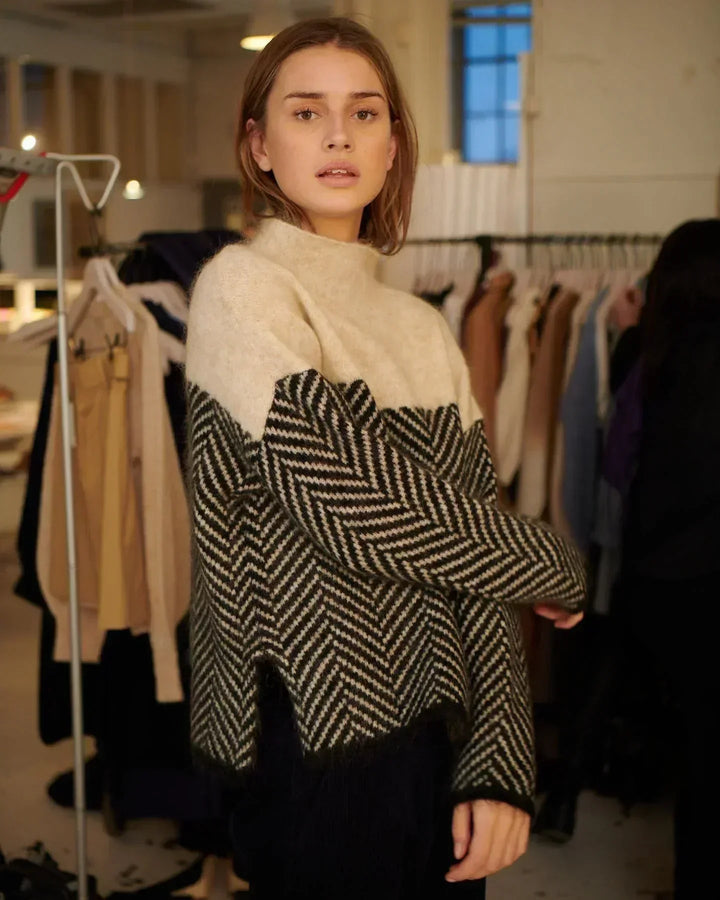 Gia™ - Luxe Cashmere Turtleneck