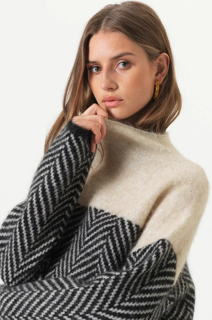 Gia™ - Luxe Cashmere Turtleneck