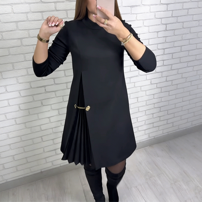 Fianna | Stylish A-Line Dress with Pleated Details and Gold Chain Accent